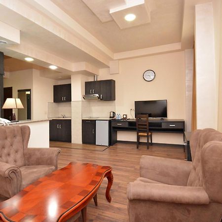 Partez Hotel Yerevan Exterior foto