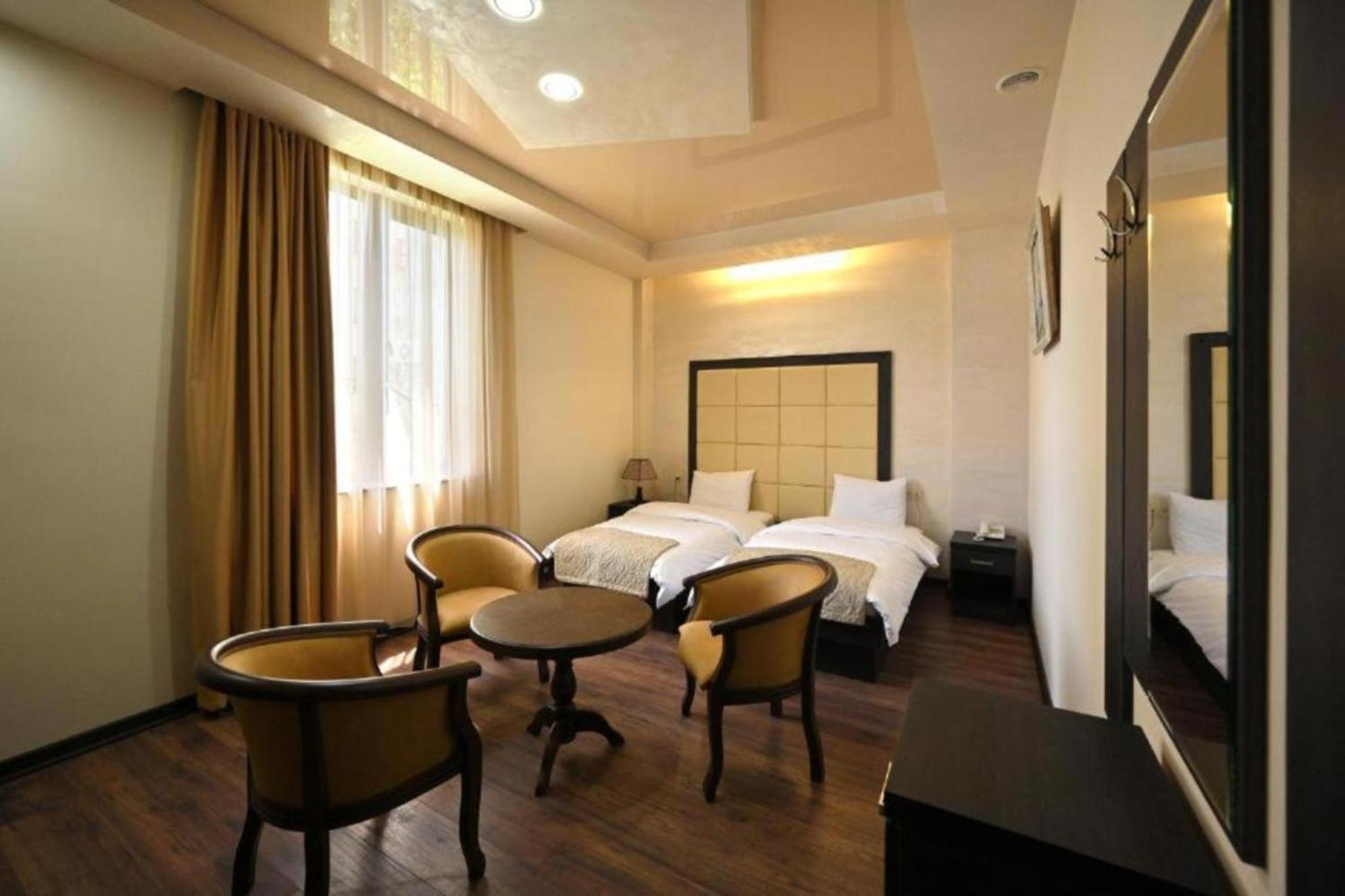 Partez Hotel Yerevan Exterior foto