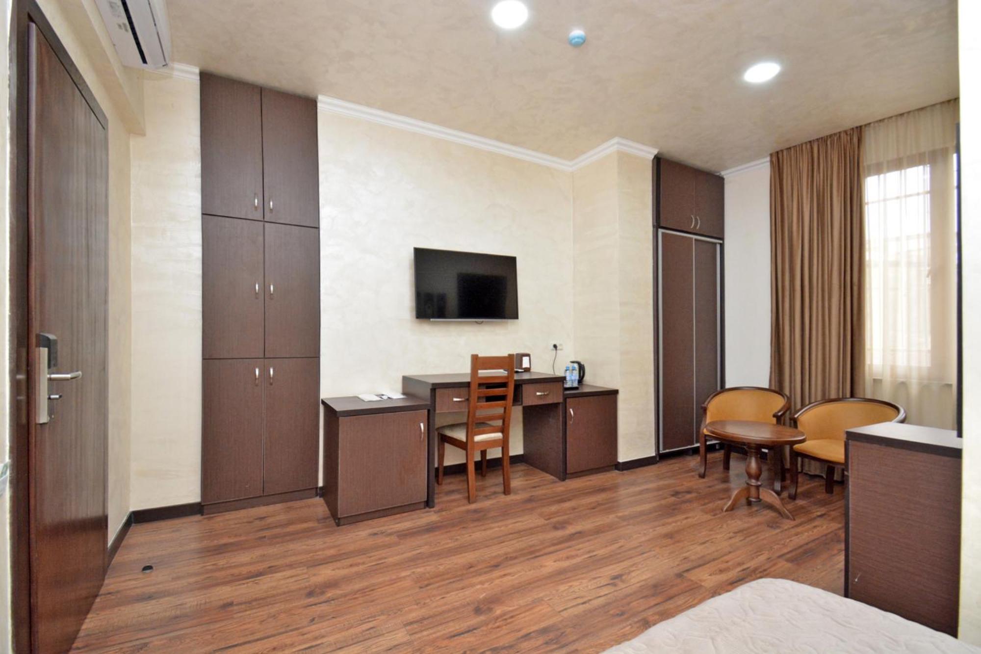 Partez Hotel Yerevan Exterior foto