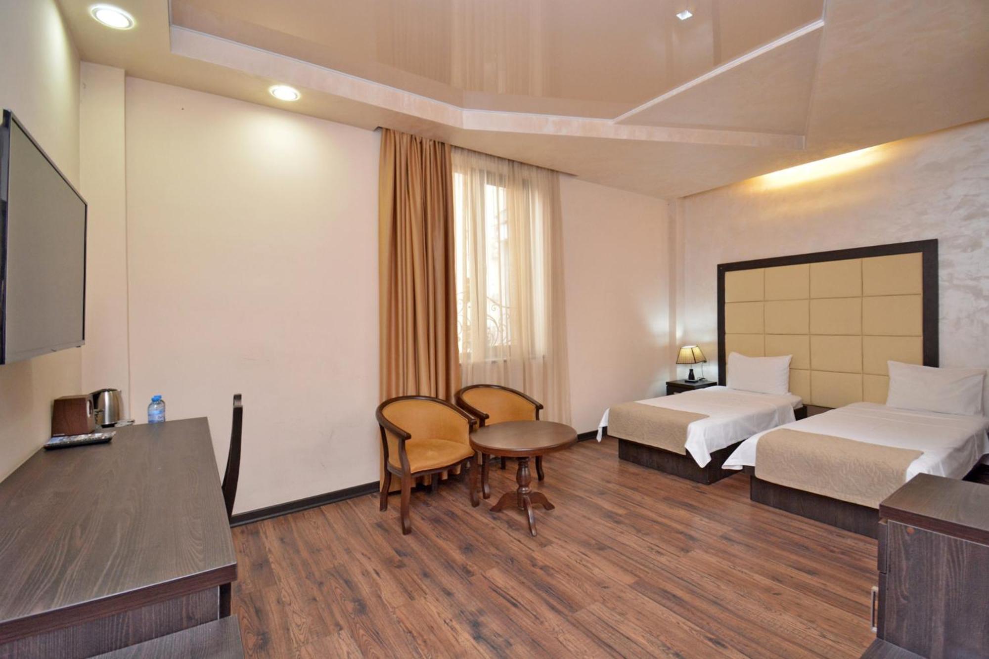 Partez Hotel Yerevan Exterior foto