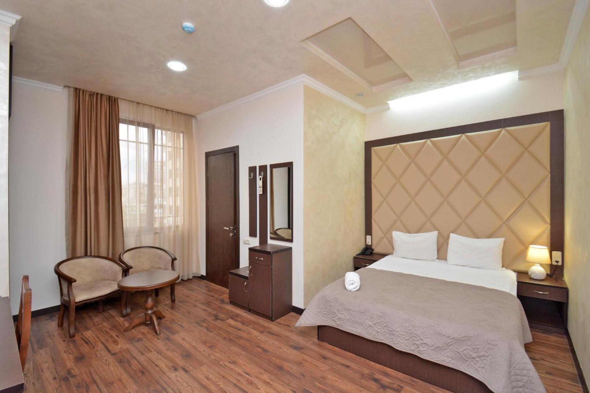 Partez Hotel Yerevan Exterior foto