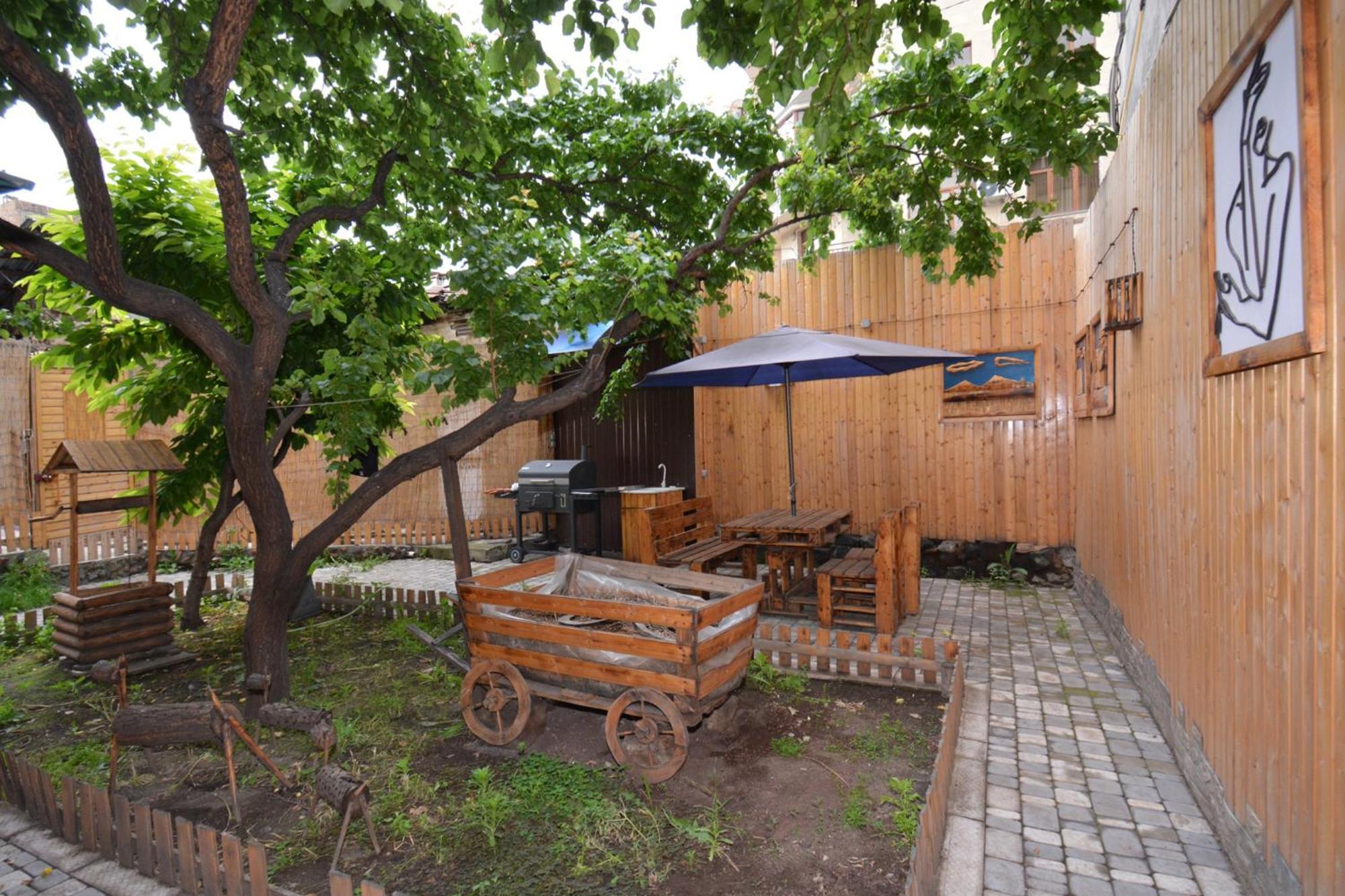 Partez Hotel Yerevan Exterior foto