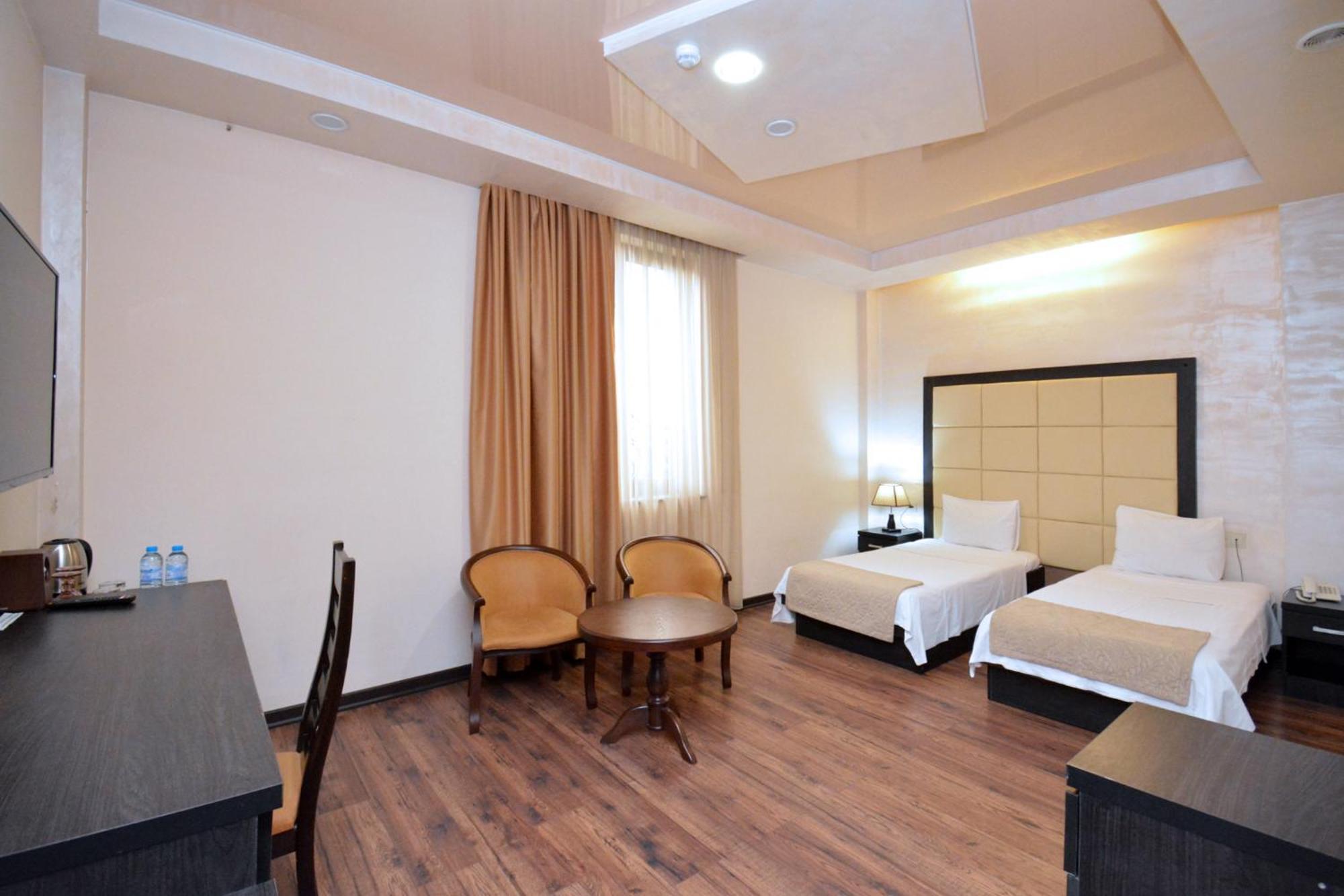 Partez Hotel Yerevan Exterior foto