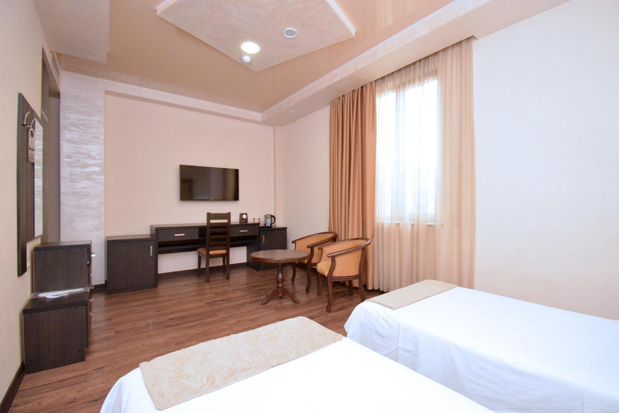 Partez Hotel Yerevan Exterior foto