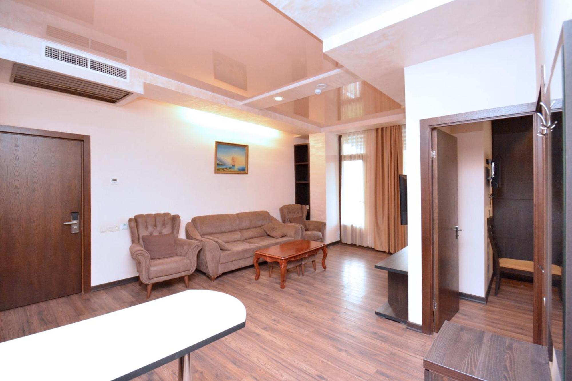 Partez Hotel Yerevan Exterior foto