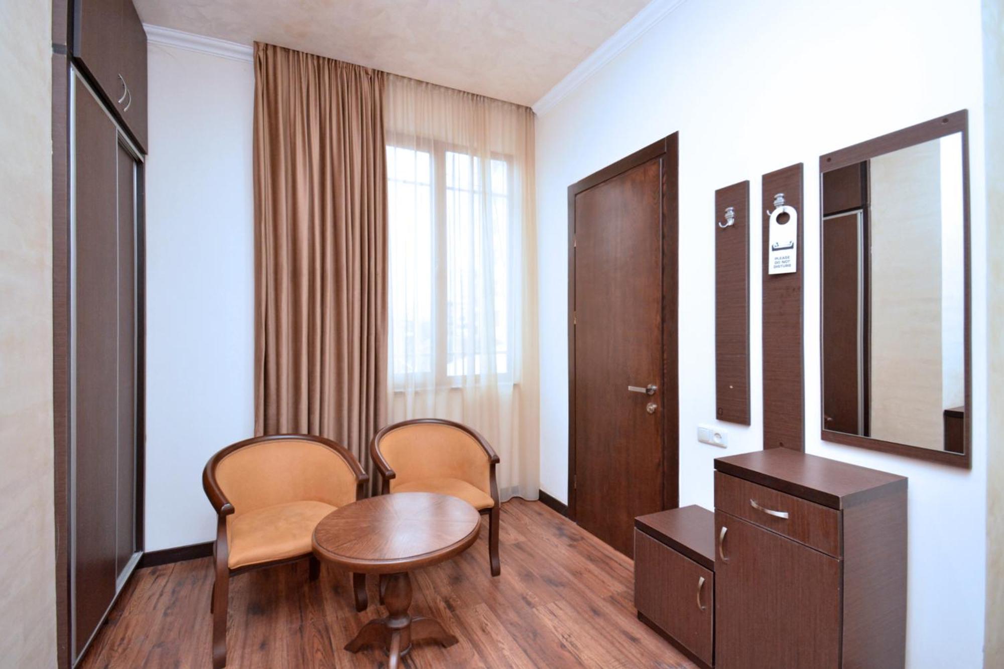 Partez Hotel Yerevan Exterior foto