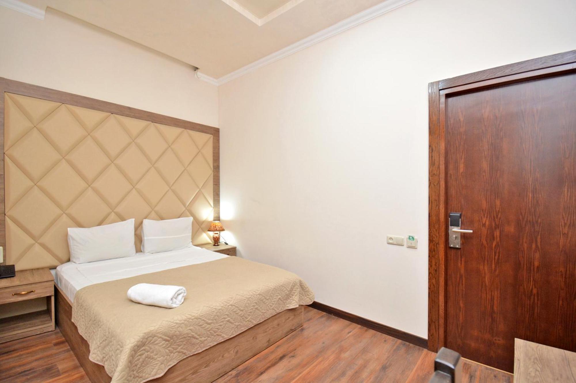 Partez Hotel Yerevan Exterior foto