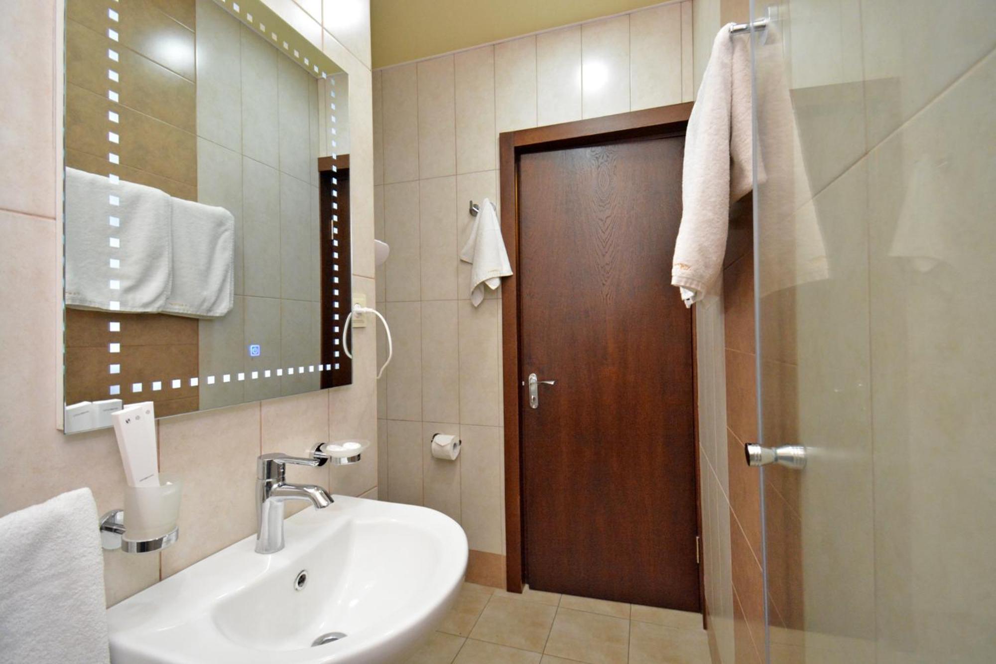 Partez Hotel Yerevan Exterior foto