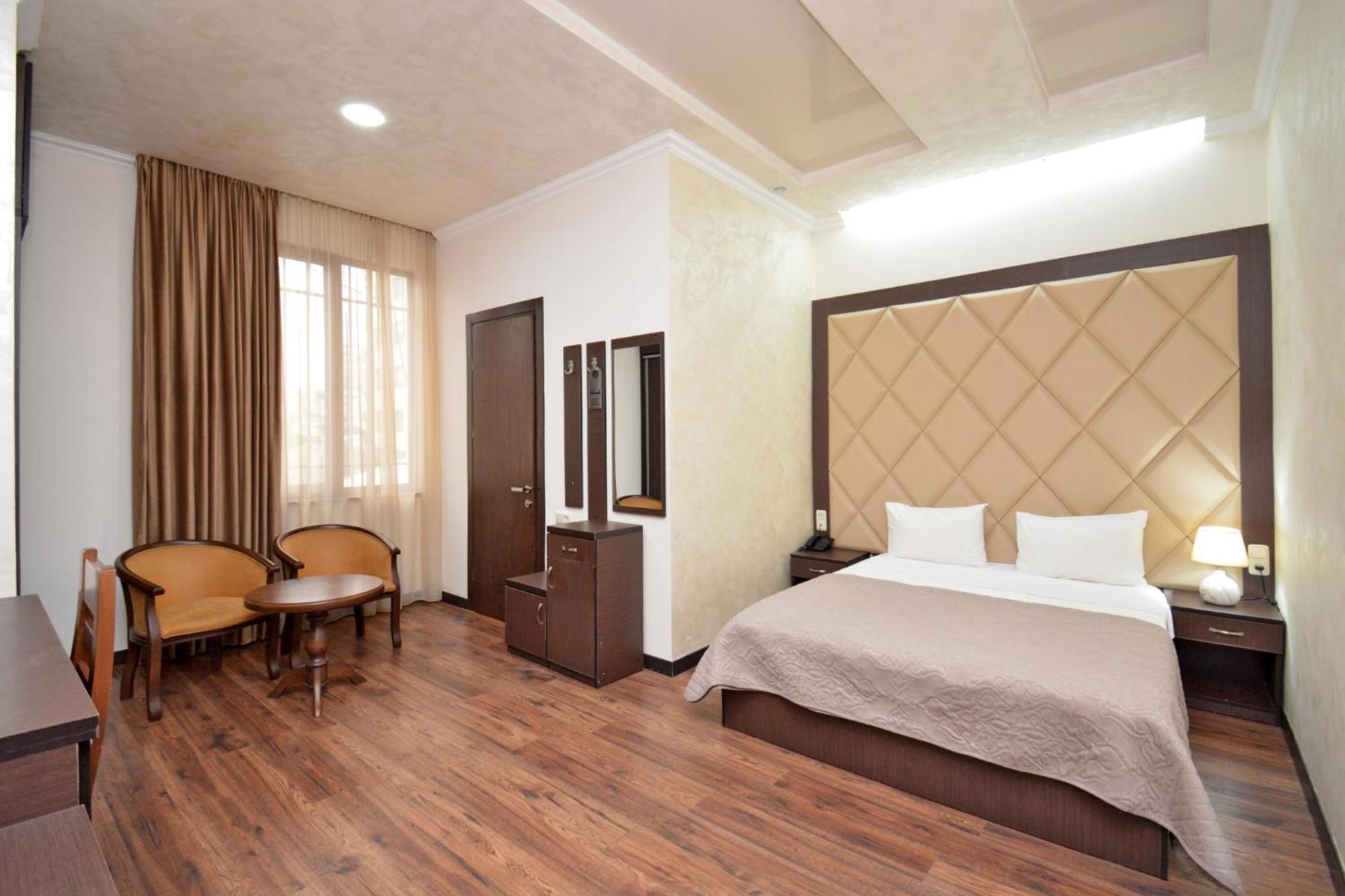 Partez Hotel Yerevan Exterior foto