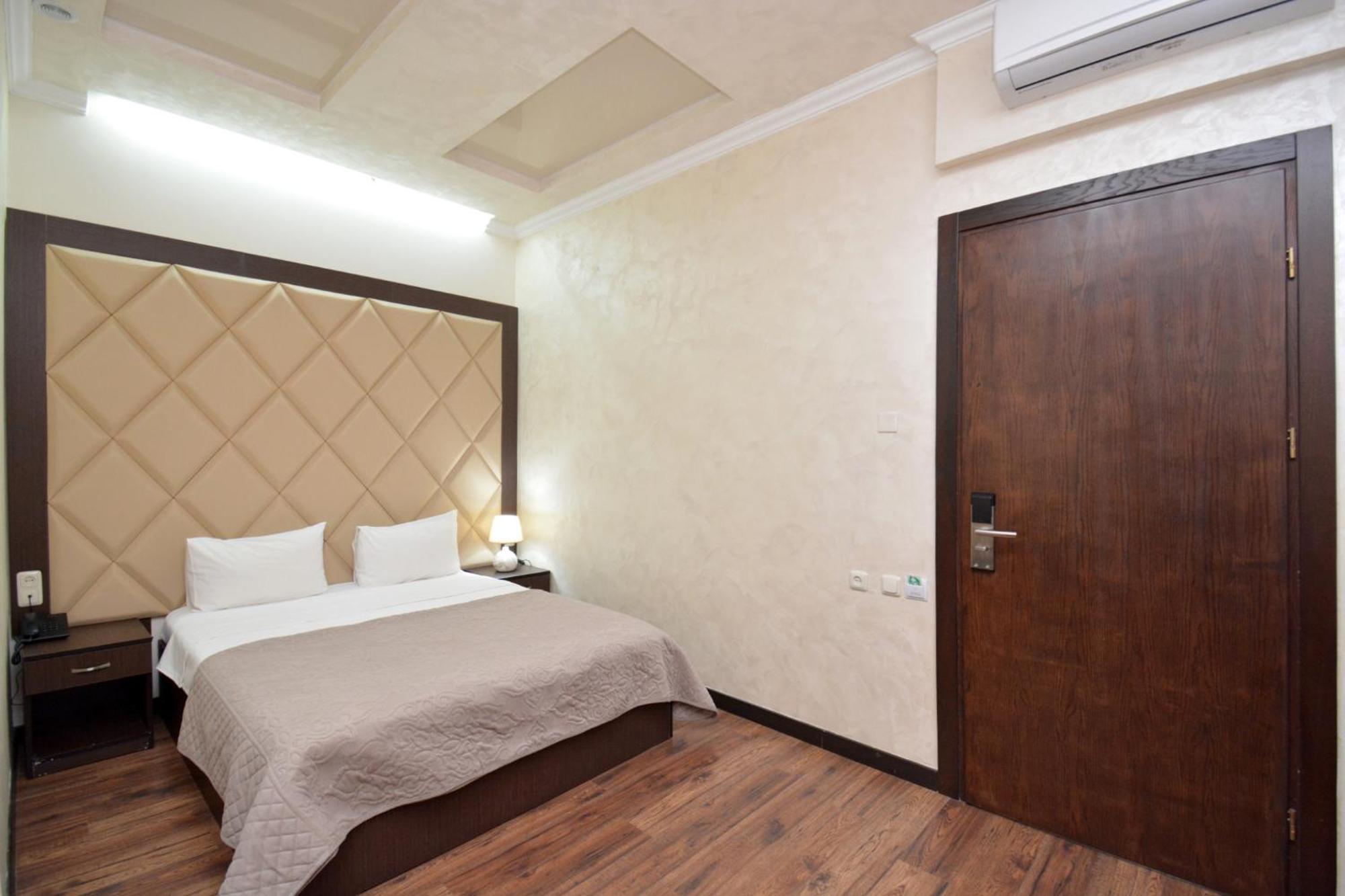 Partez Hotel Yerevan Exterior foto