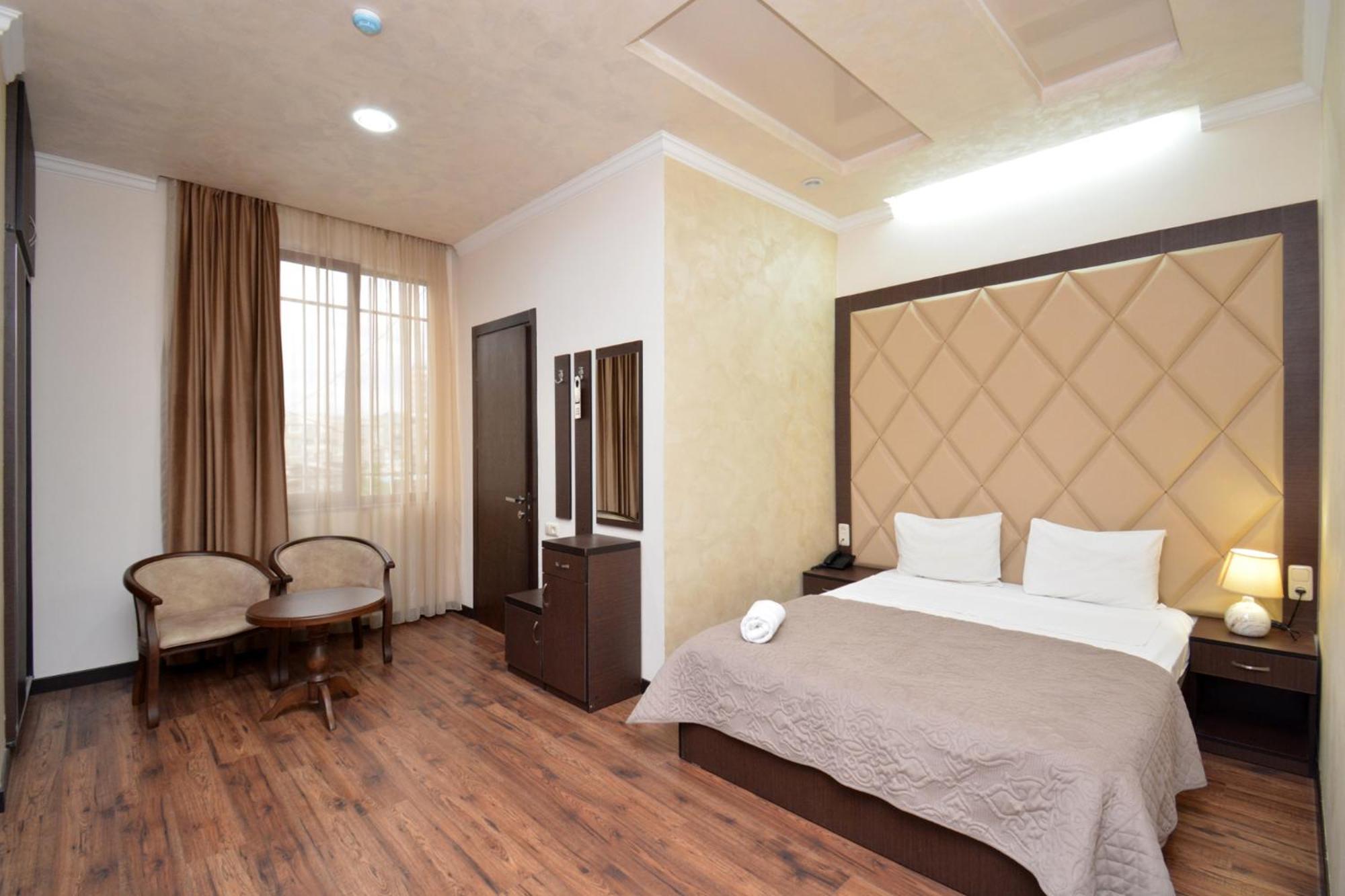 Partez Hotel Yerevan Exterior foto