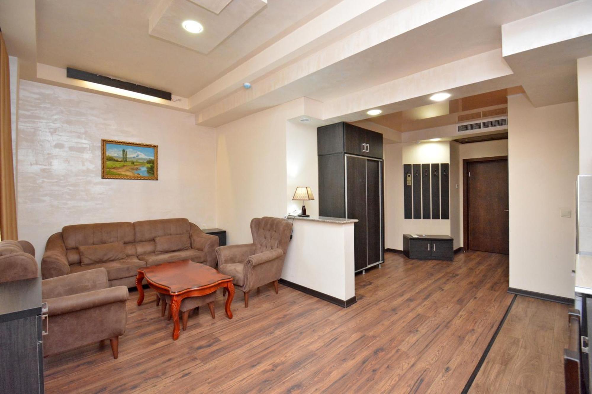 Partez Hotel Yerevan Exterior foto