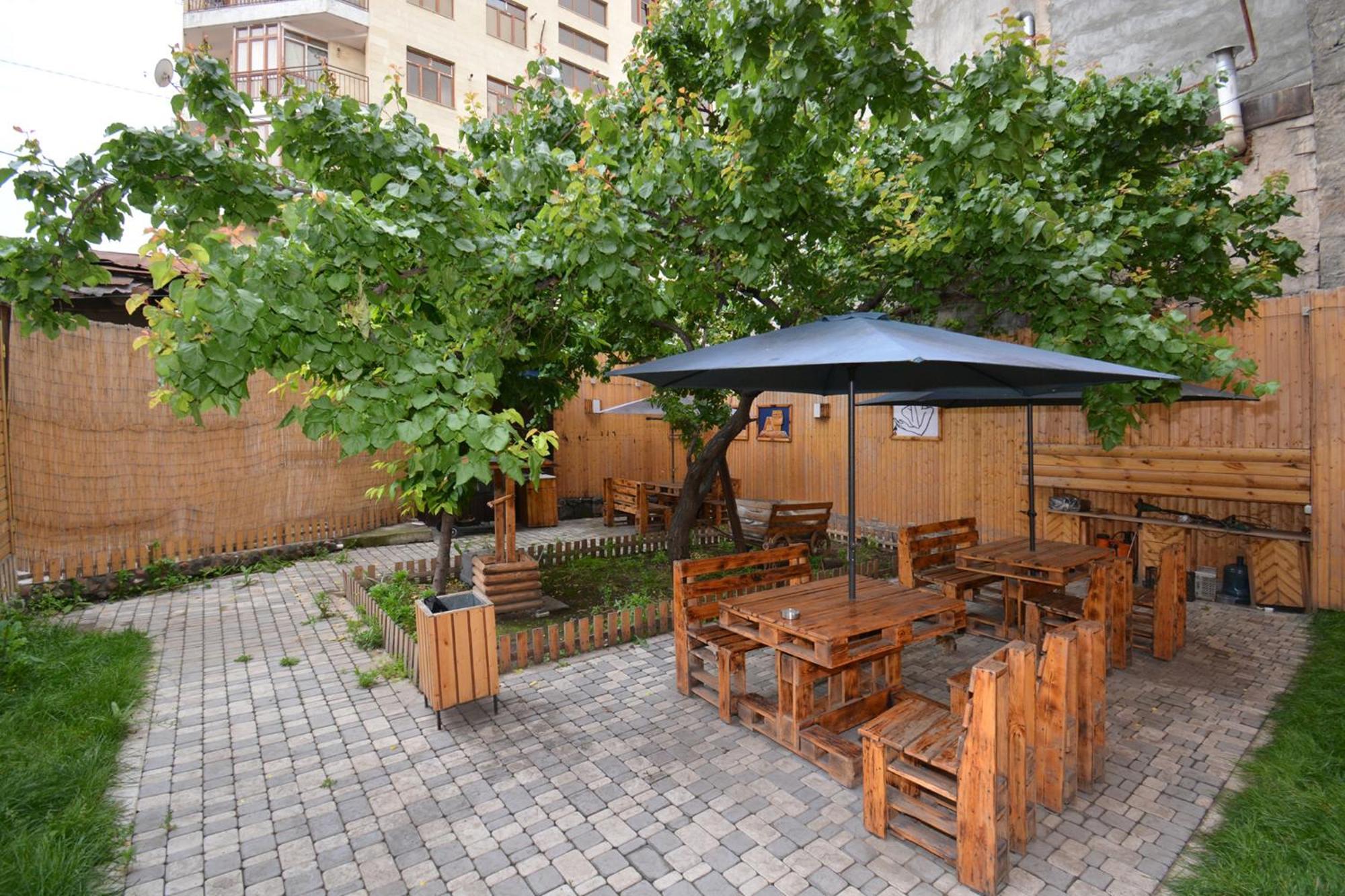 Partez Hotel Yerevan Exterior foto