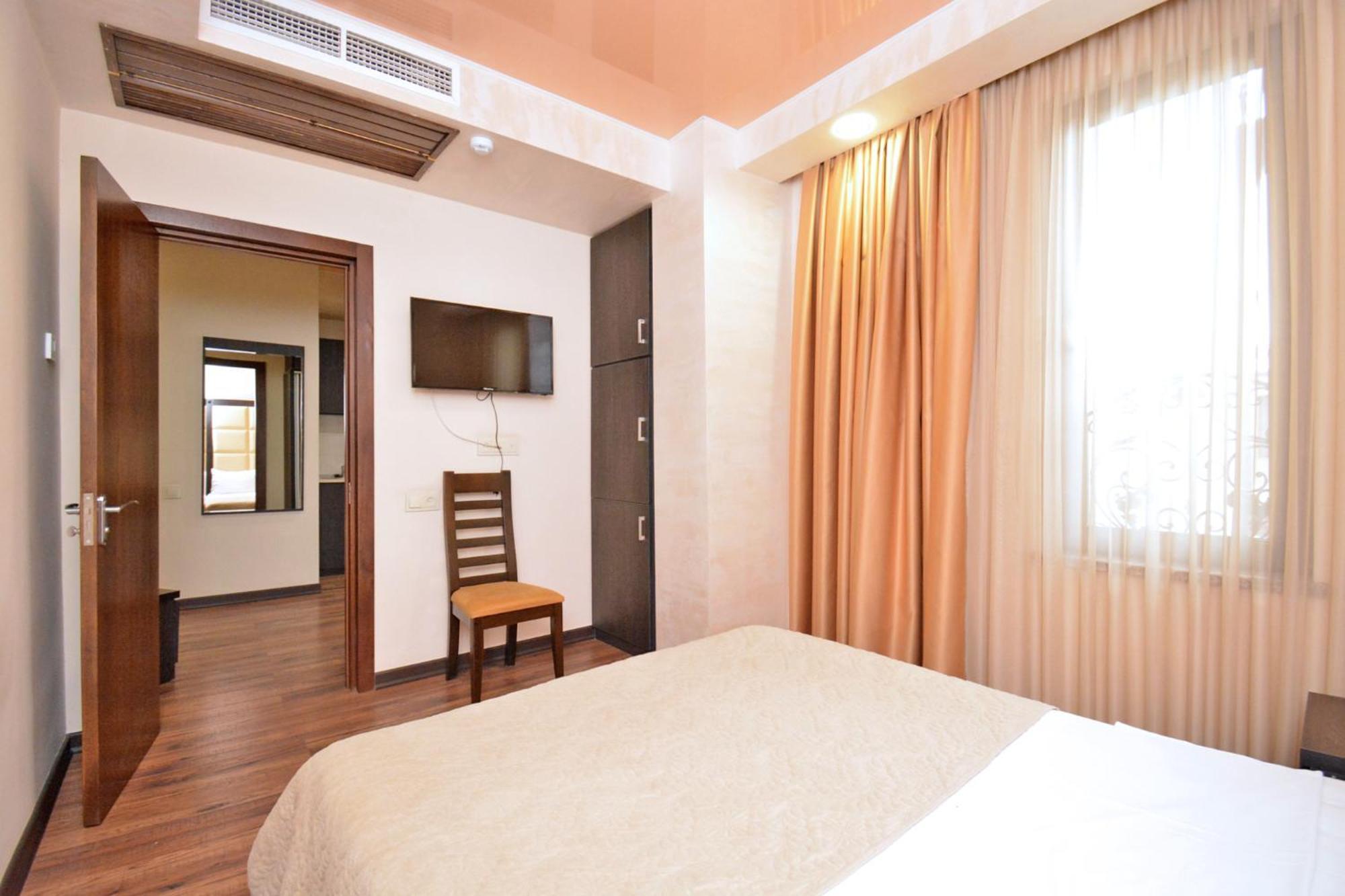 Partez Hotel Yerevan Exterior foto